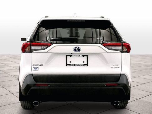 Used 2022 Toyota RAV4 XLE w/ XLE Grade Weather Package AWD/4WD image 4