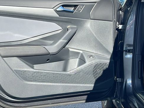 Used 2025 Volkswagen Jetta SE image 23