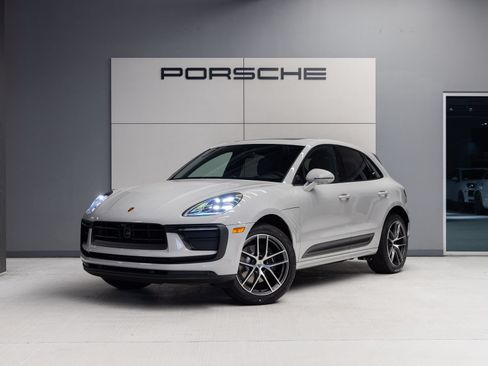 Certified 2026 Porsche Macan AWD/4WD image 1