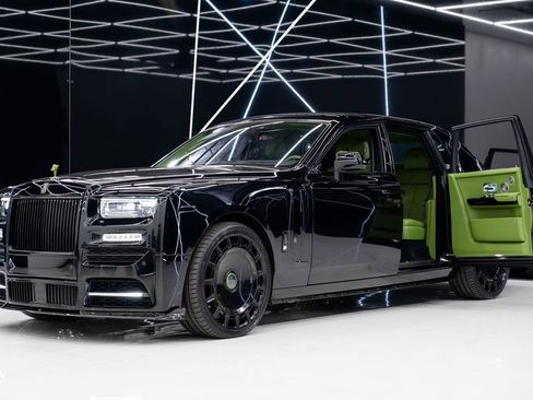 Used 2023 Rolls-Royce Phantom Sedan w/ The Phantom Package image 4