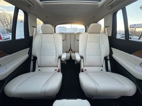 Used 2022 Mercedes-Benz GLS 450 4MATIC image 16