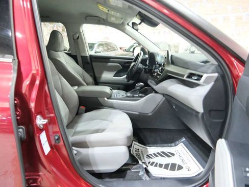 Used 2021 Toyota Highlander LE image 35