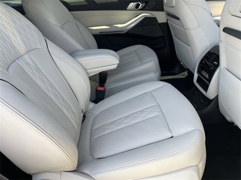 New 2026 BMW X7 M60i image 14