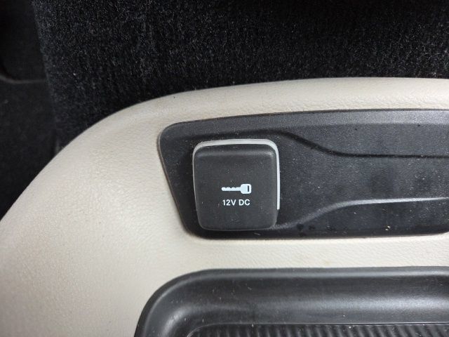 Used 2023 Chrysler Pacifica Touring-L FWD image 32