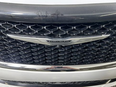 Used 2022 Chrysler Pacifica Touring-L AWD/4WD image 10