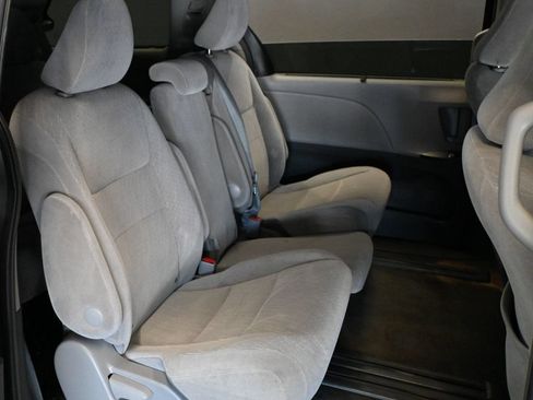 Used 2017 Toyota Sienna LE FWD image 20