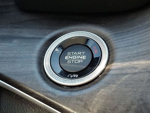 Used 2023 Jeep Grand Cherokee Limited w/ Black Appearance Package image 24