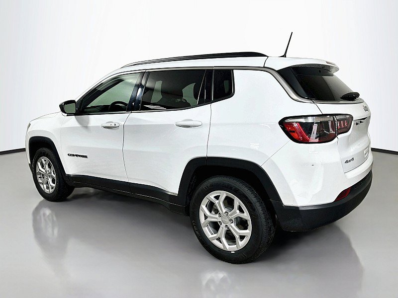 Used 2024 Jeep Compass Latitude AWD/4WD image 5