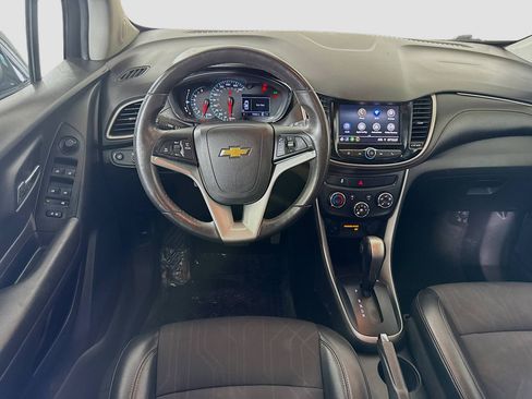 Used 2020 Chevrolet Trax LT w/ LT Convenience Package image 17