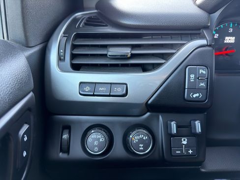 Used 2018 Chevrolet Tahoe Premier image 16