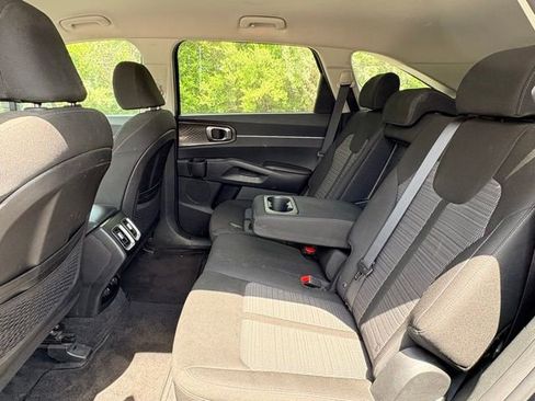 Used 2023 Kia Sorento LX FWD image 10