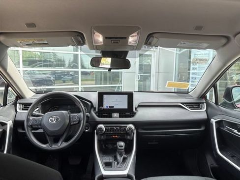Used 2025 Toyota RAV4 XLE AWD/4WD image 28