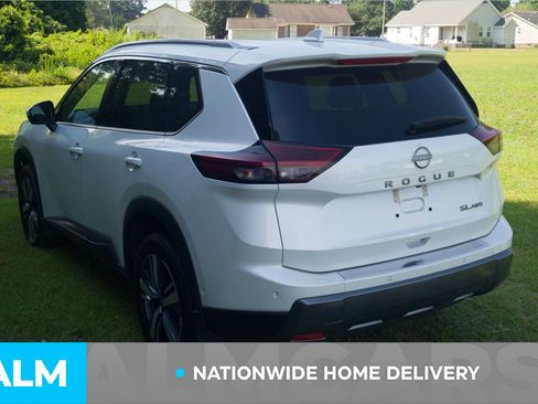 Used 2025 Nissan Rogue SL AWD/4WD image 5