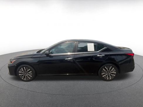 Used 2025 Nissan Altima 2.5 SV FWD image 9