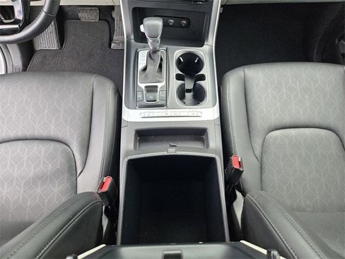 Used 2023 Kia Carnival LX image 30