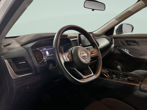 Used 2023 Nissan Rogue S image 13