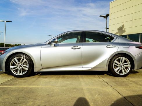 Used 2023 Lexus IS 300 w/ Comfort Package RWD image 9