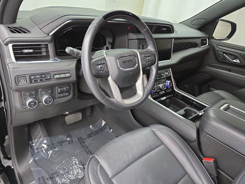Used 2023 GMC Yukon Denali w/ Denali Reserve Package image 17