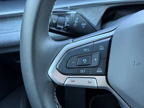 Used 2025 Volkswagen Tiguan S image 27