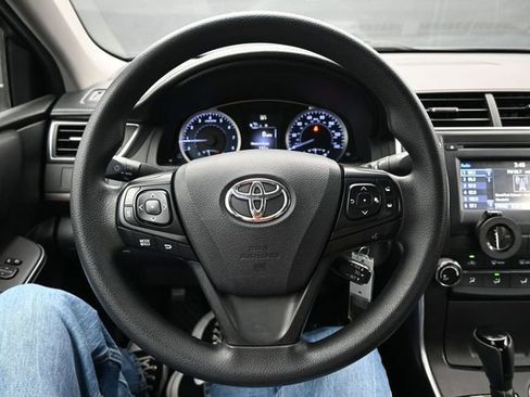 Used 2016 Toyota Camry LE image 18