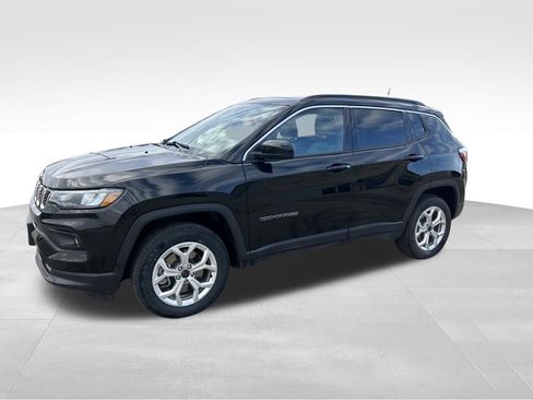 Used 2025 Jeep Compass Latitude w/ Sun & Sound Group AWD/4WD image 48