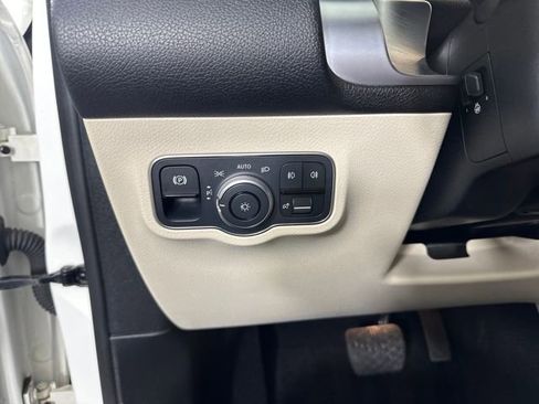 Used 2022 Mercedes-Benz GLB 250 4MATIC image 18