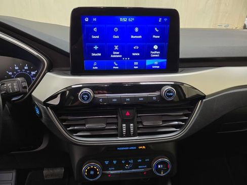 Used 2020 Ford Escape SE image 18