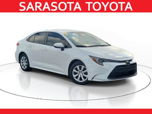 Used 2025 Toyota Corolla LE FWD image 1