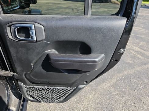 Used 2021 Jeep Gladiator Rubicon AWD/4WD image 17
