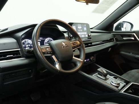 Used 2024 Mitsubishi Outlander SE FWD image 6