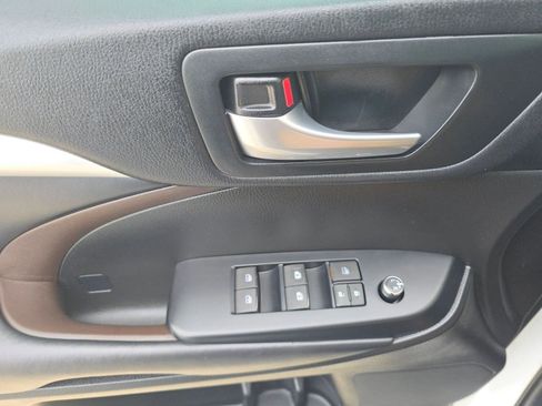 Used 2018 Toyota Highlander XLE image 22