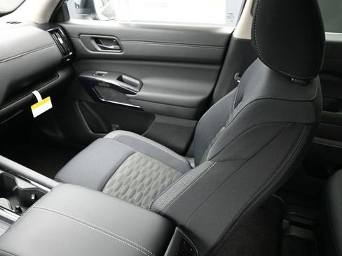 New 2026 Nissan Pathfinder SV w/ SV Premium Package FWD image 11