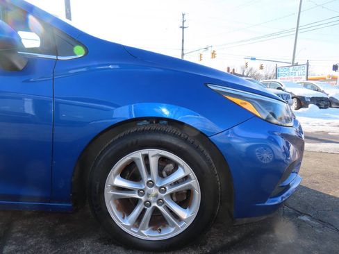 Used 2017 Chevrolet Cruze LT FWD image 17