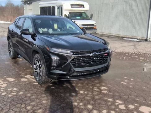 New 2026 Chevrolet Trax RS w/ Sunroof Package image 2