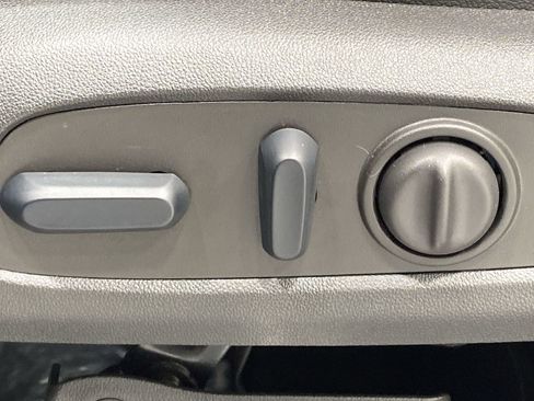 Used 2024 Chevrolet Equinox Premier image 12