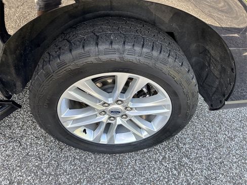 Used 2024 Ford Expedition Max XLT image 12