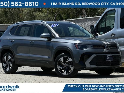 Certified 2026 Volkswagen Taos SE w/ Panoramic Sunroof Package AWD/4WD image 1