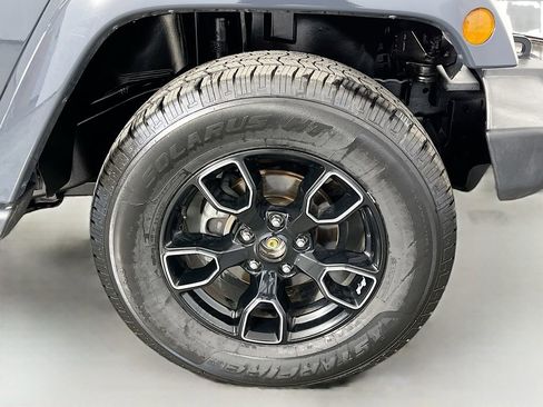 Used 2018 Jeep Wrangler Unlimited Sahara AWD/4WD image 36