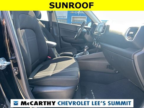 Used 2024 Hyundai Venue SEL image 20