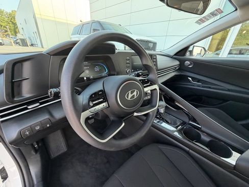 Used 2026 Hyundai Elantra Hybrid FWD image 17