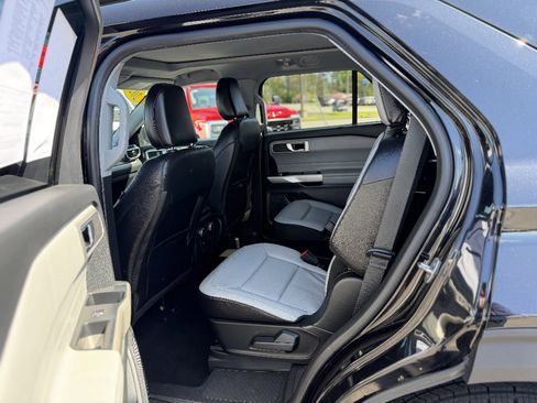 Certified 2021 Ford Explorer XLT w/ Equipment Group 202A AWD/4WD image 11
