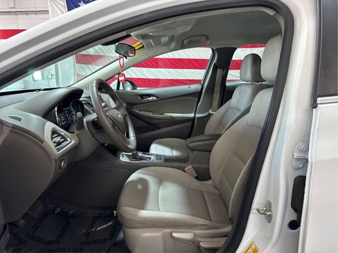 Used 2016 Chevrolet Cruze LT FWD image 9