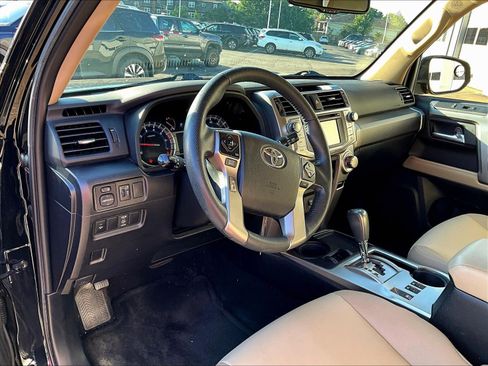 Used 2019 Toyota 4Runner SR5 Premium RWD image 4