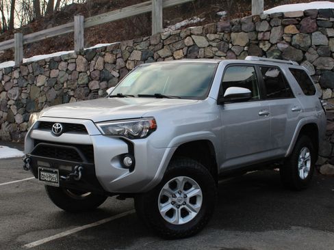Used 2015 Toyota 4Runner SR5 image 2