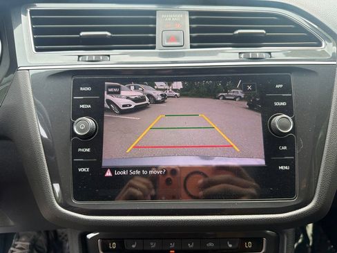 Used 2019 Volkswagen Tiguan SEL R-Line FWD image 23