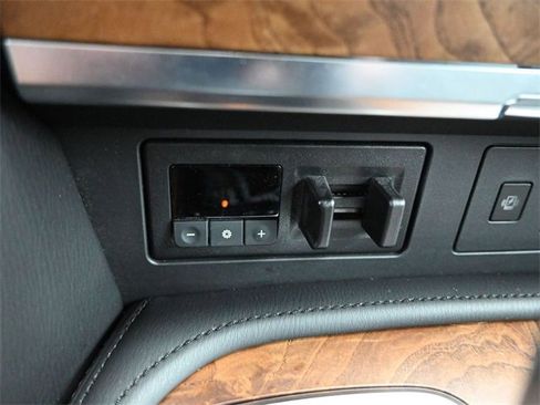 Used 2024 Nissan Armada SL image 18