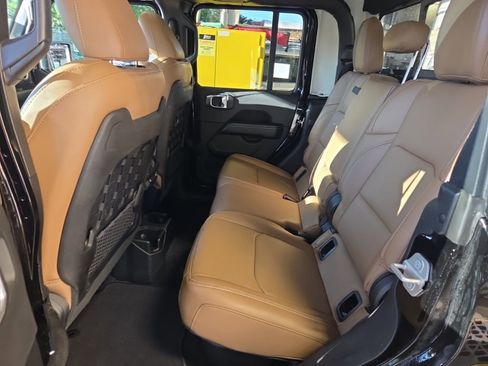 Used 2023 Jeep Gladiator Rubicon w/ Safety Group AWD/4WD image 9