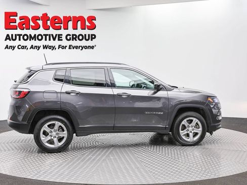 Used 2024 Jeep Compass Latitude AWD/4WD image 3