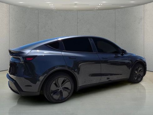 Used 2026 Tesla Model Y Long Range AWD/4WD image 3