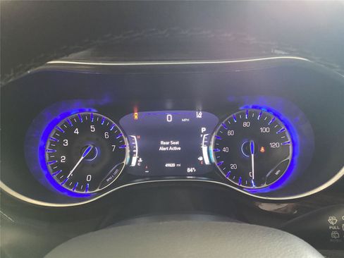 Used 2023 Chrysler Pacifica Limited FWD image 15